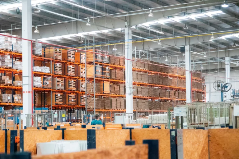 6 estratégias para otimizar a eficiência da armazenagem e gestão de estoques