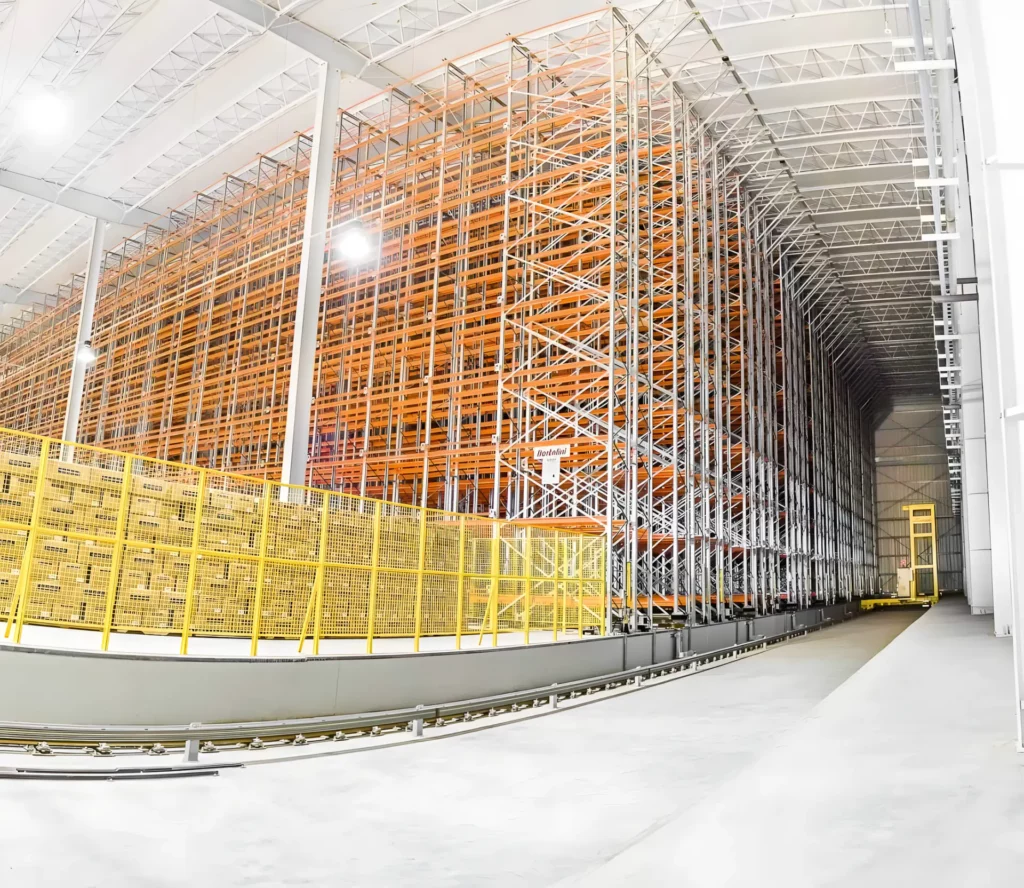 aimagem panorâmica de estrutura para transelevadores com unit load