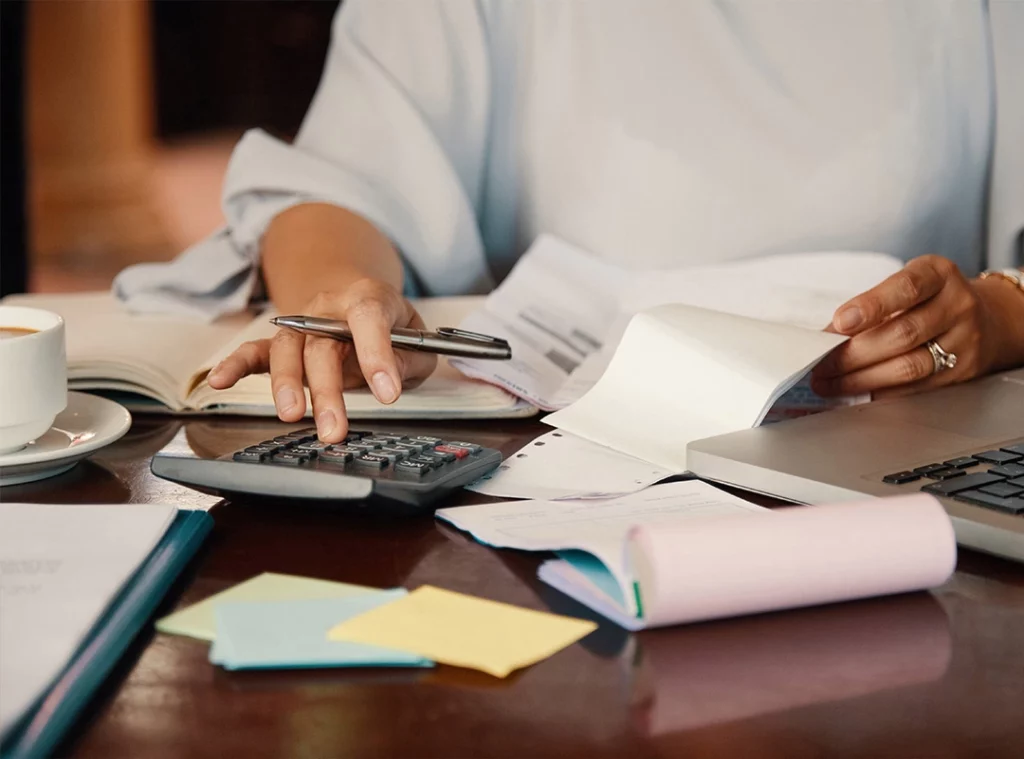 Cálculo necessário para retorno do investimento (payback) em um sistema automatizado de armazenagem.