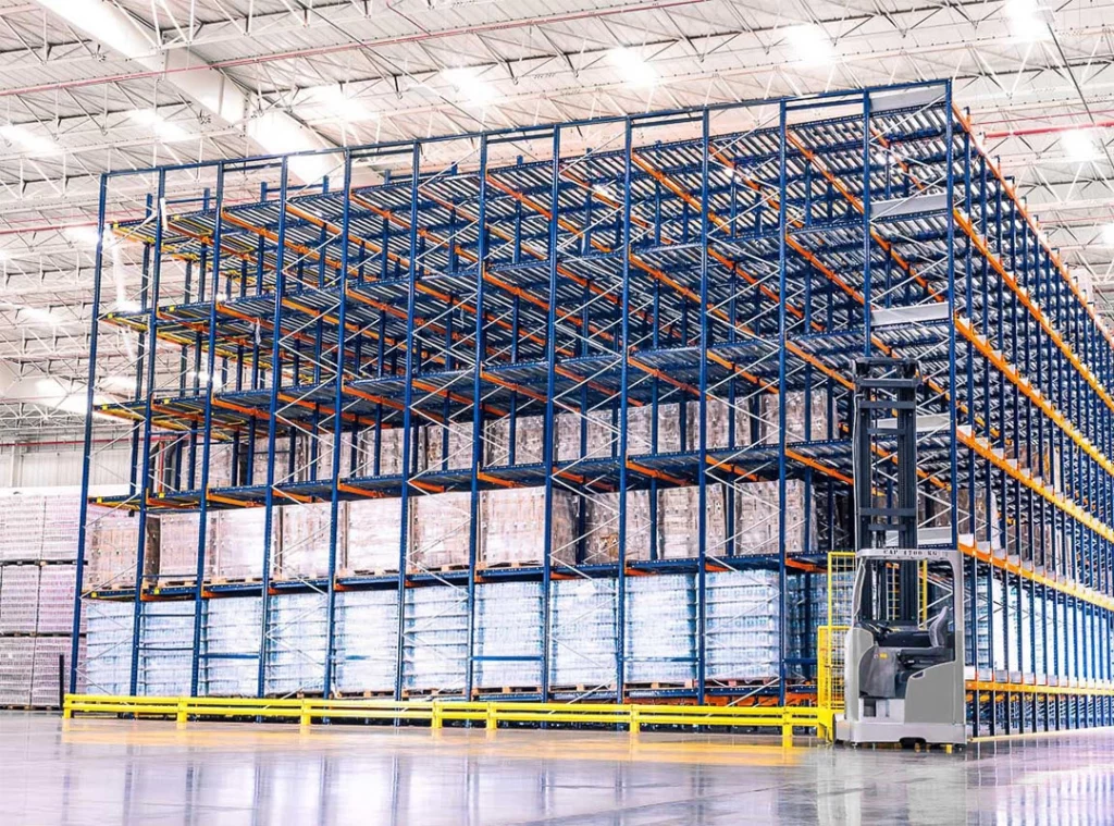 Estrutura Drive-In da Bertolini para armazenagem densa com alto aproveitamento de espaço no armazém.
