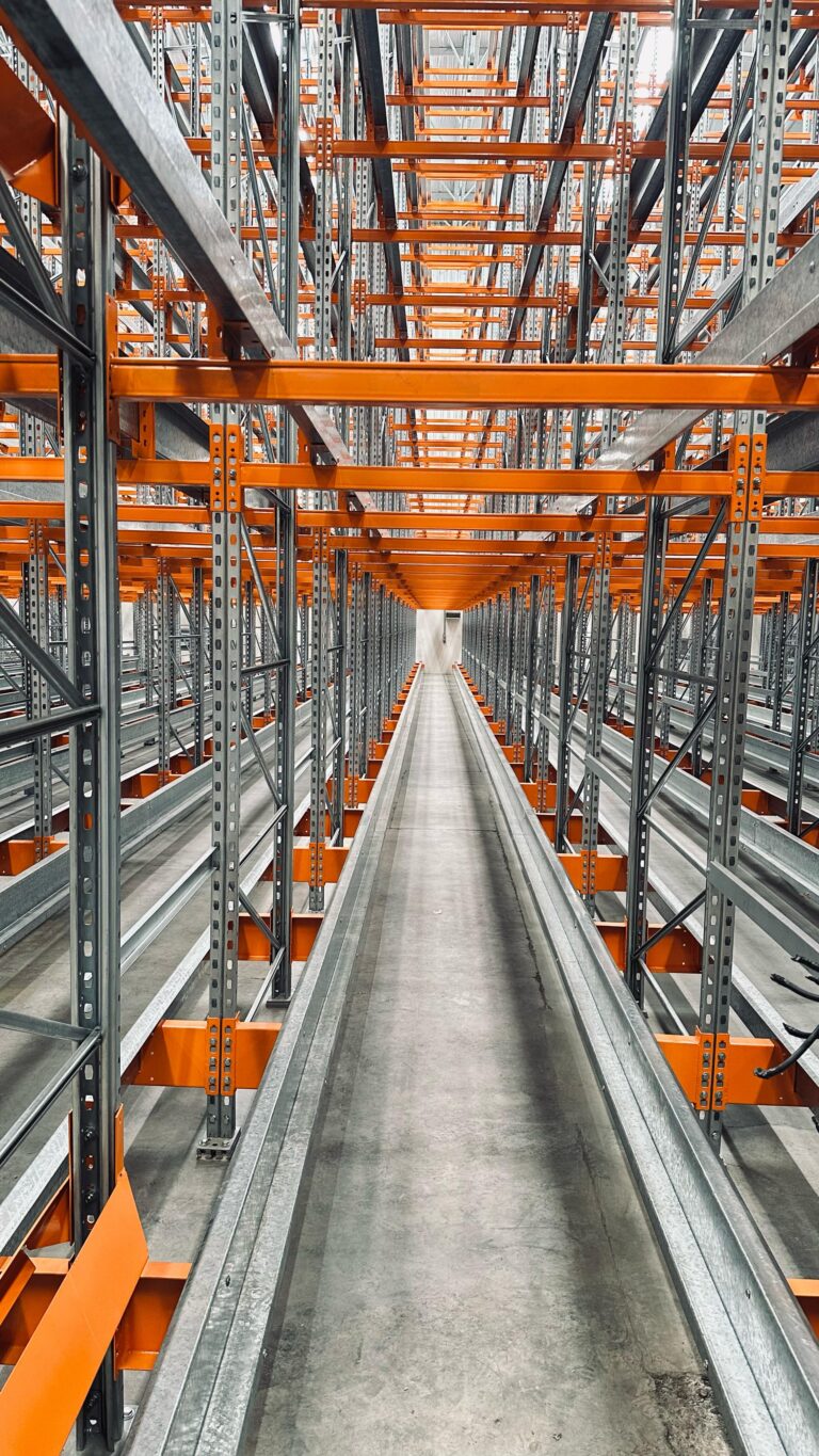 Controle de estoque com sistemas automatizados: aumente a eficiência da operação