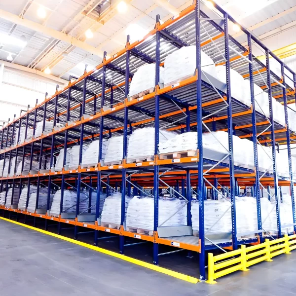 caixas armazenadas em sistema dinâmico