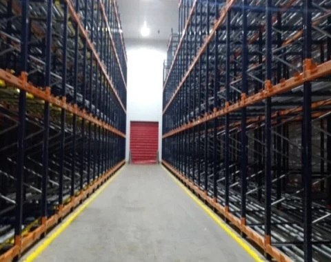 corredor vazio com push back