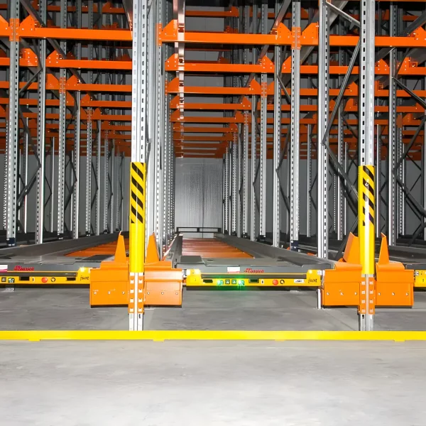 detalhe de carro satélite em estrutura sem produto