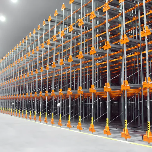 imagem ampla de diversos corredores de carros satélites