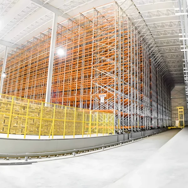 aimagem panorâmica de estrutura para transelevadores com unit load